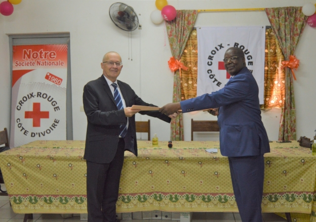 Signature d'une convention de partenariat entre le Pass et la Croix Rouge - 23 juin 2020  Abidjan (Cte d'Ivoire)